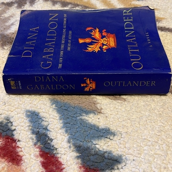 Outlander Book - Picture 2 of 3